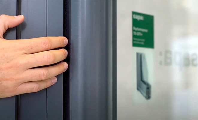 Porte anti-pince-doigts
