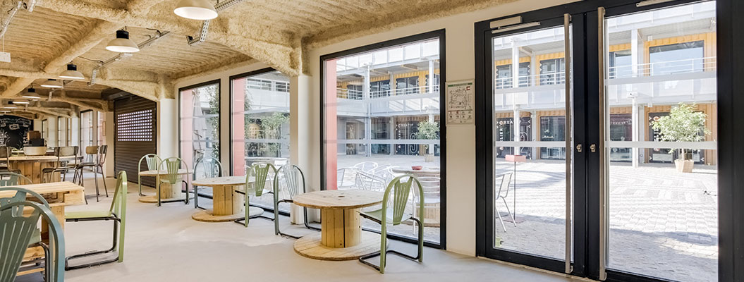 Porte batiment
